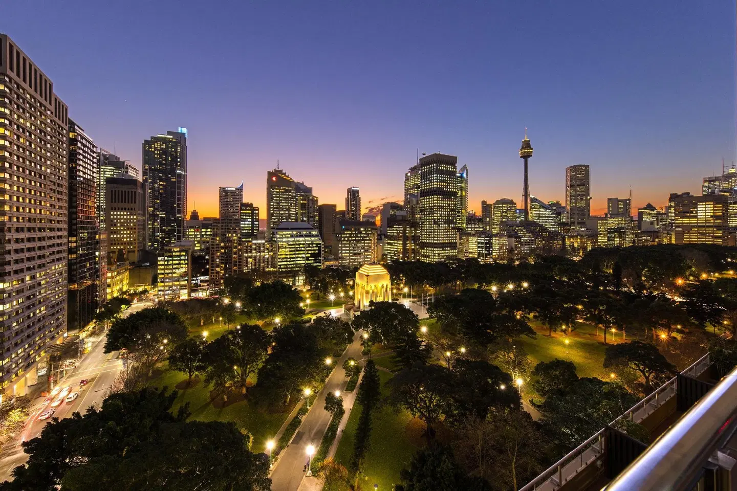 Oaks Sydney Hyde Park Suites EXTERIOR