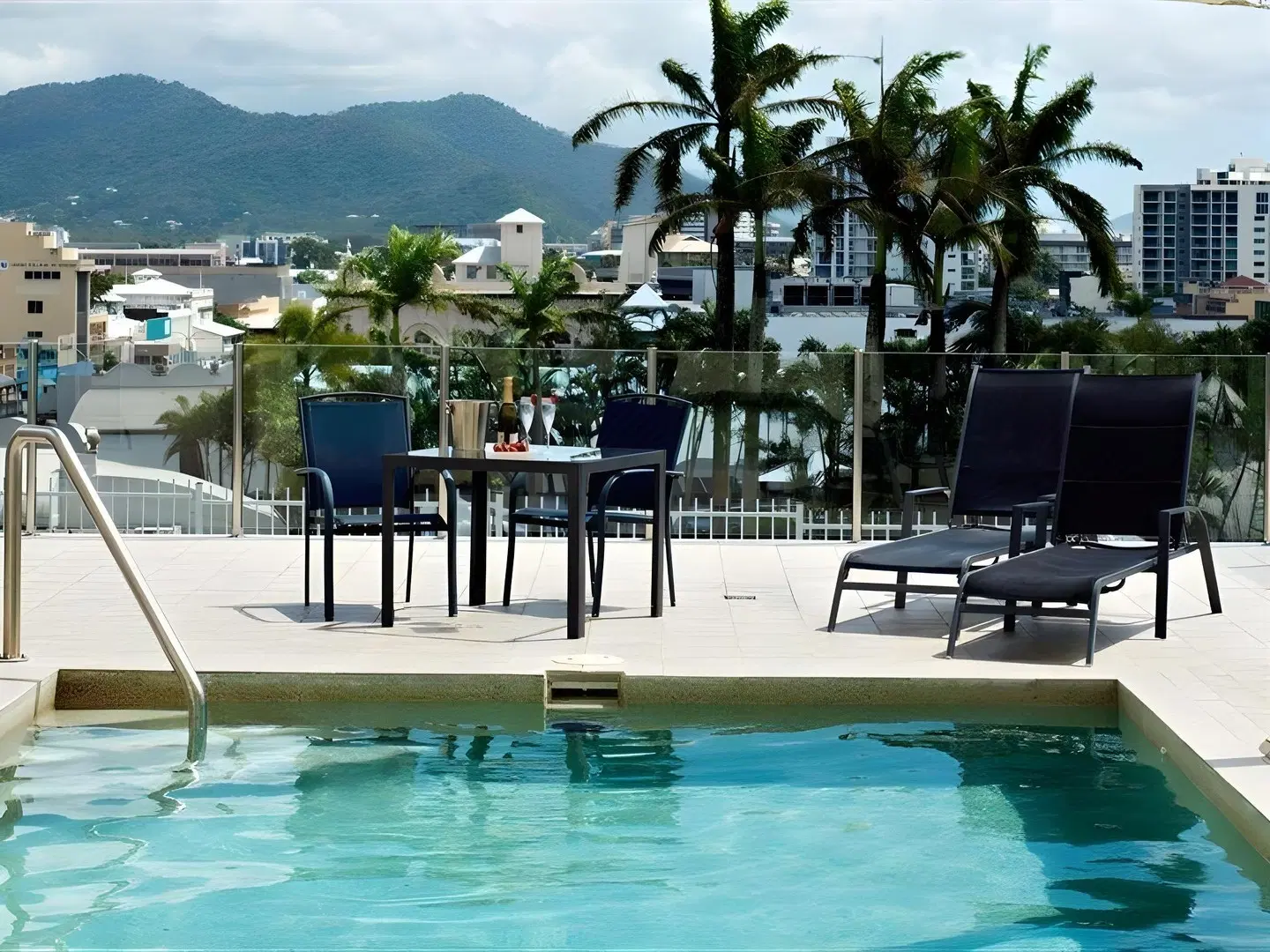 Park Regis City Quays OUTDOOR_POOL