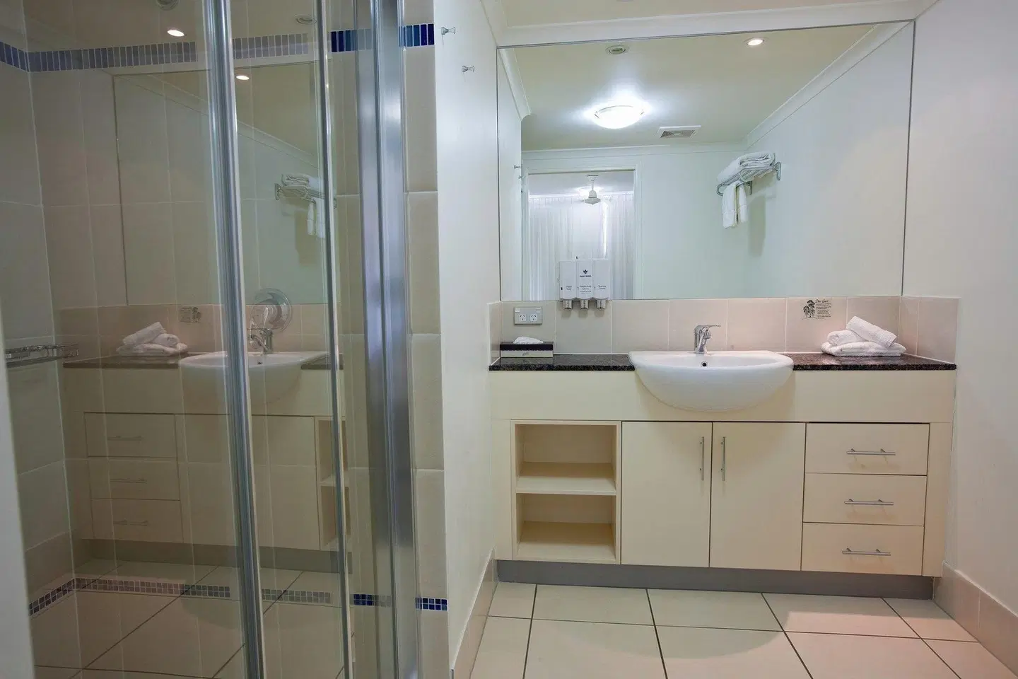 Park Regis City Quays Badezimmer