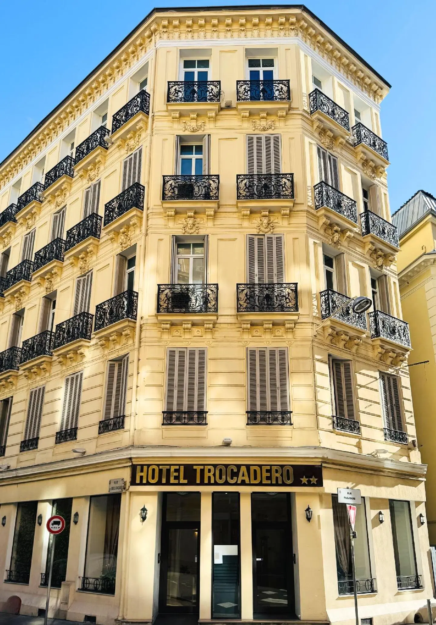 Trocadero EXTERIOR