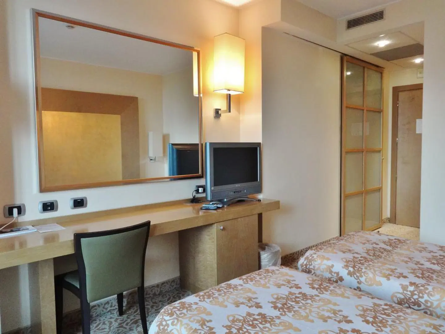 Tiffany Milano ROOM_EXAMPLE