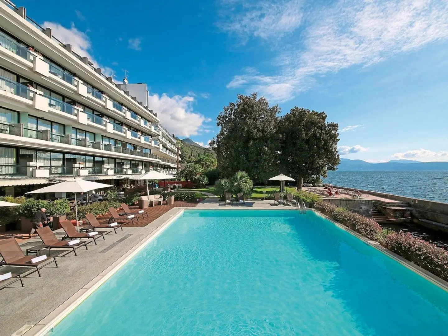 Salò du Parc OUTDOOR_POOL