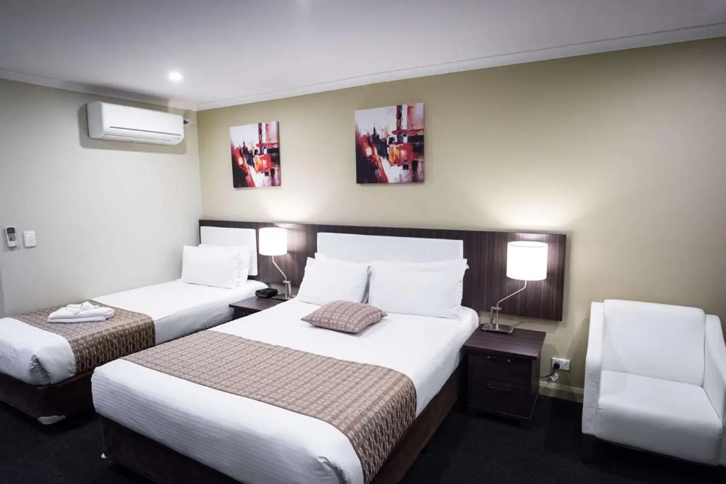 Best Western Airport Motel & Convention Centre ROOM_EXAMPLE