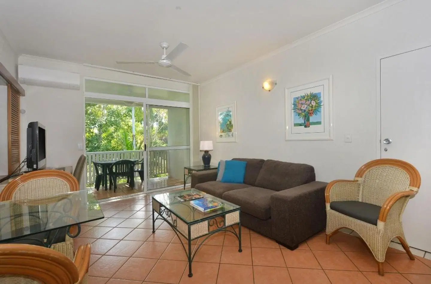 Retro Port Douglas Apartments LOUNGE_LOBBY