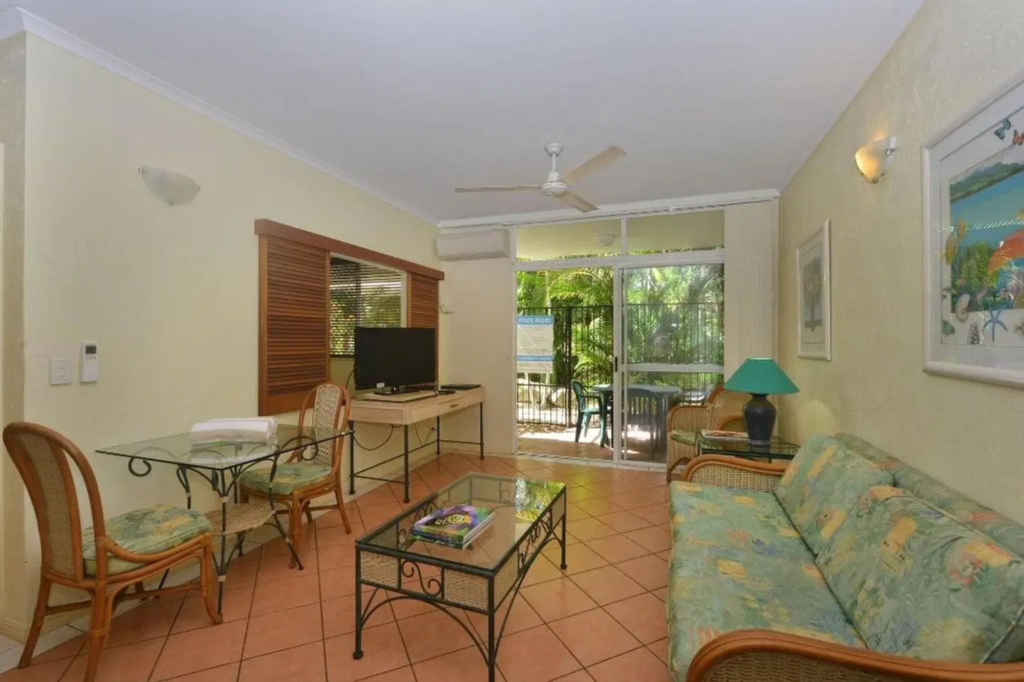 Retro Port Douglas Apartments LOUNGE_LOBBY