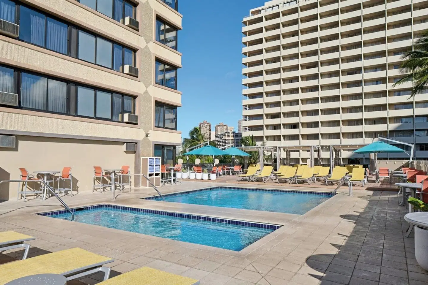 Holiday Inn Express Waikiki OUTDOOR_POOL