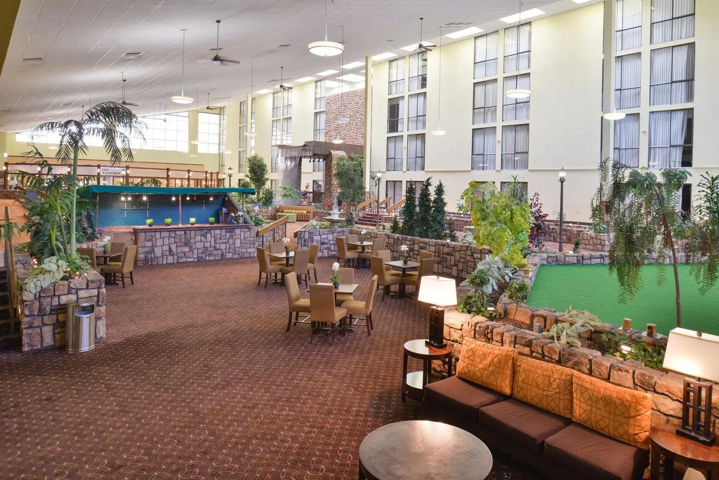 Ramada Plaza by Wyndham Sheridan Hotel & Convention Center Bar