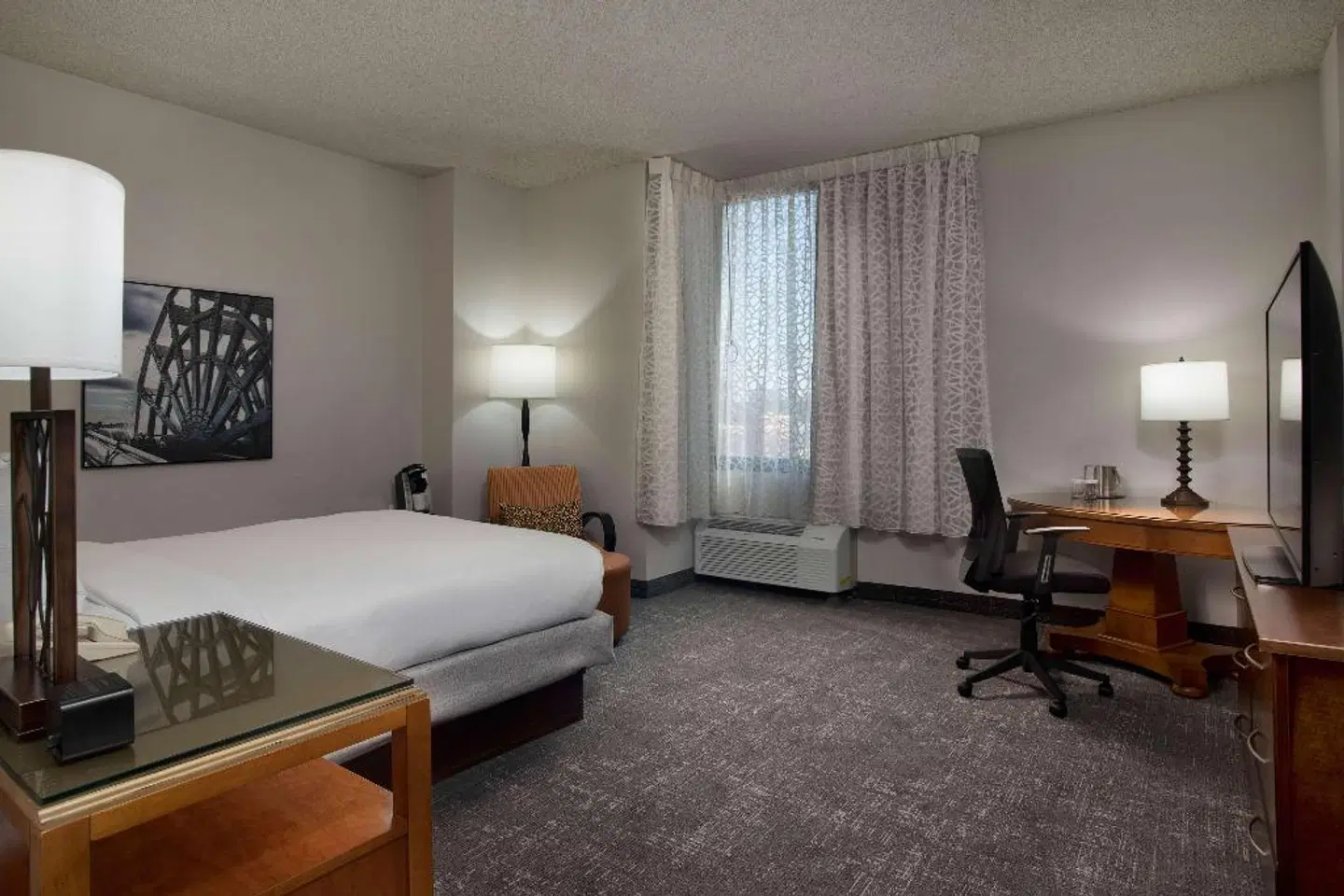 DoubleTree by Hilton Hotel Memphis Downtown ROOM_EXAMPLE