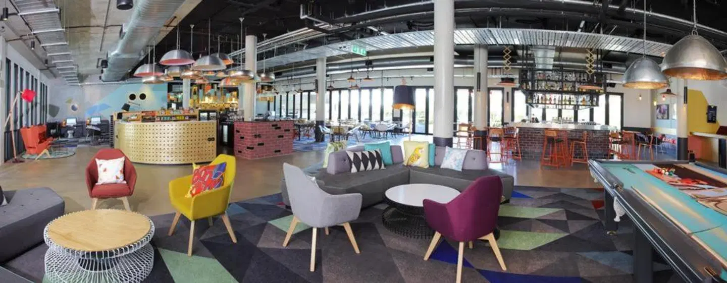 Atura Blacktown Bar