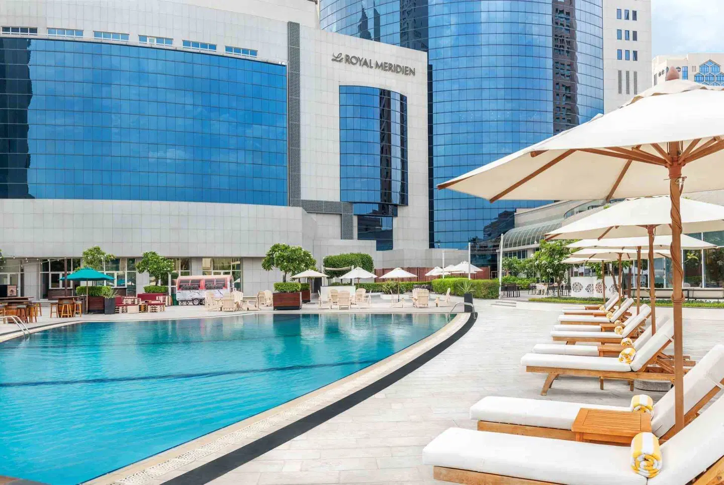 Le Royal Meridien Abu Dhabi OUTDOOR_POOL