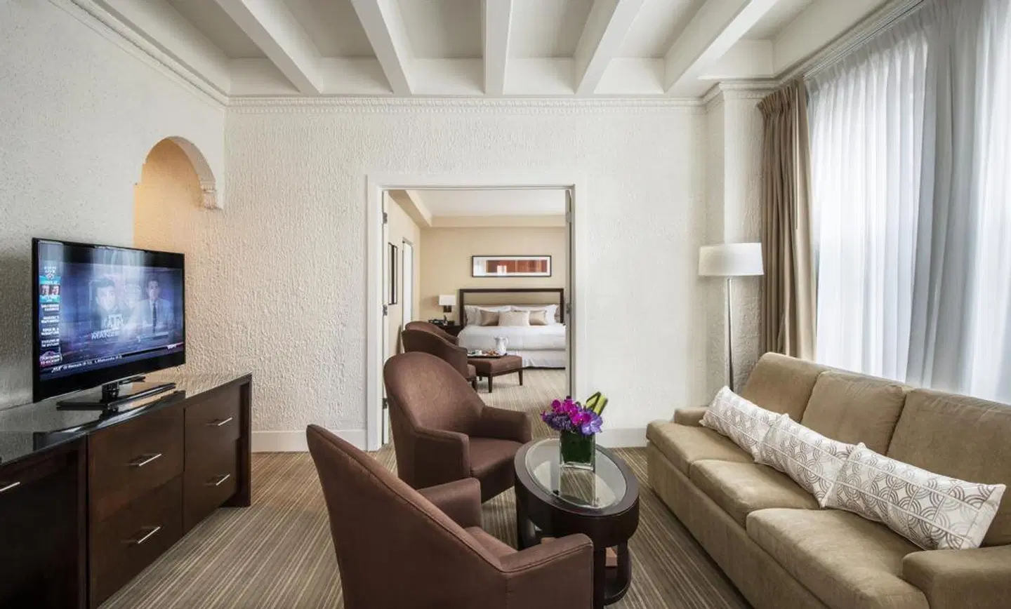 Gale Chicago ROOM_EXAMPLE
