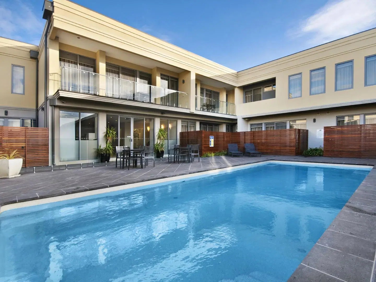 Quest Portland OUTDOOR_POOL