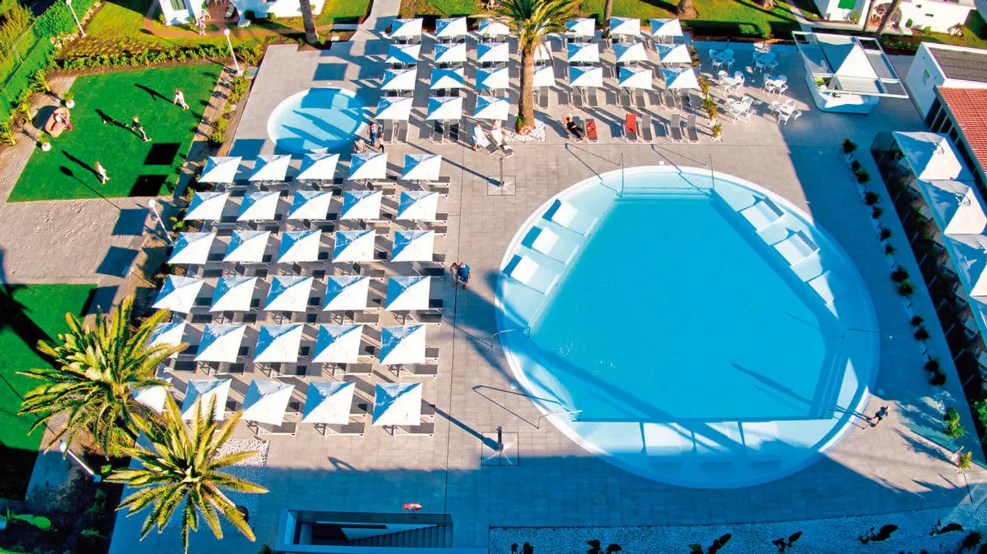 Canary Garden Club OUTDOOR_POOL