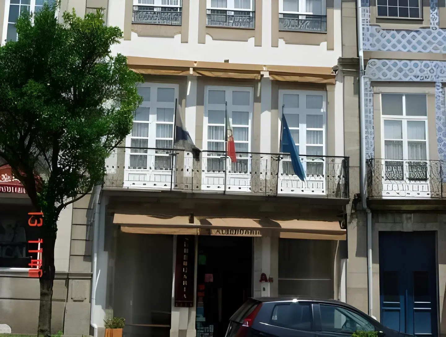 Senhora A Branca EXTERIOR