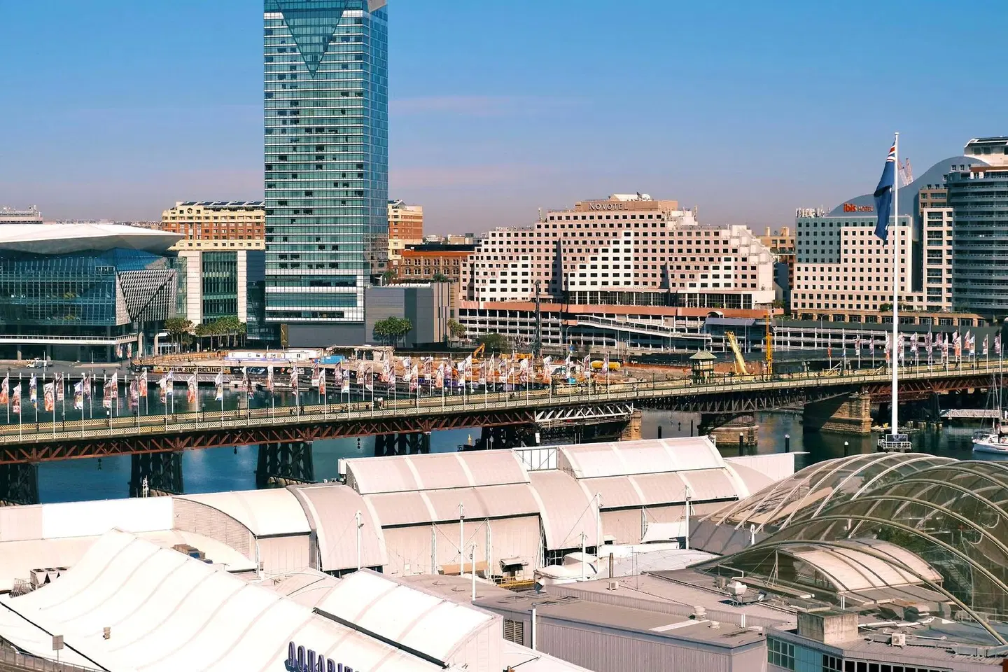 Metro Apartments On Darling Harbour Terrasse