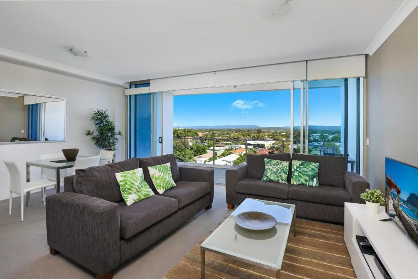 Silvershore Apartments On The Broadwater ROOM_EXAMPLE