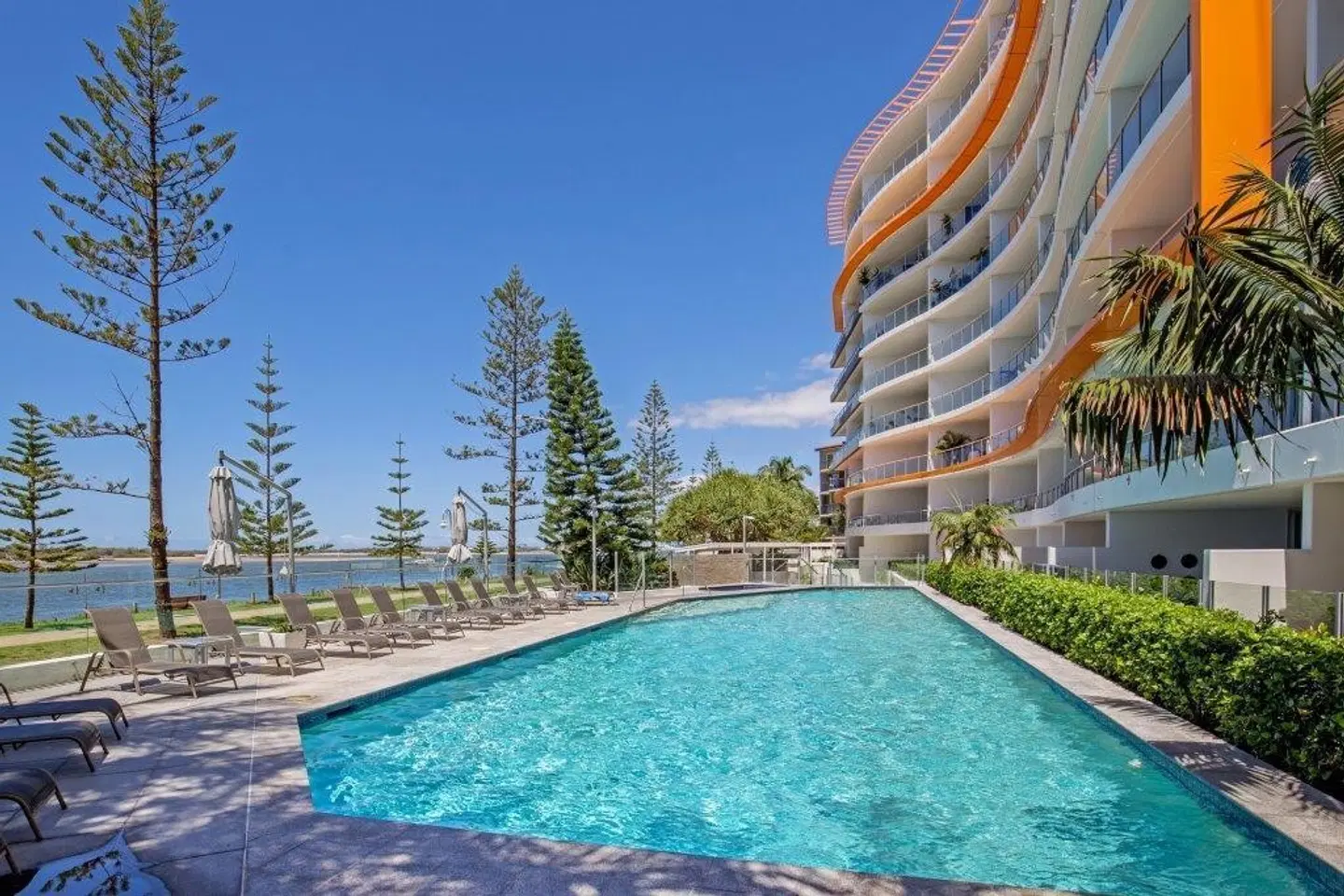 Silvershore Apartments On The Broadwater OUTDOOR_POOL