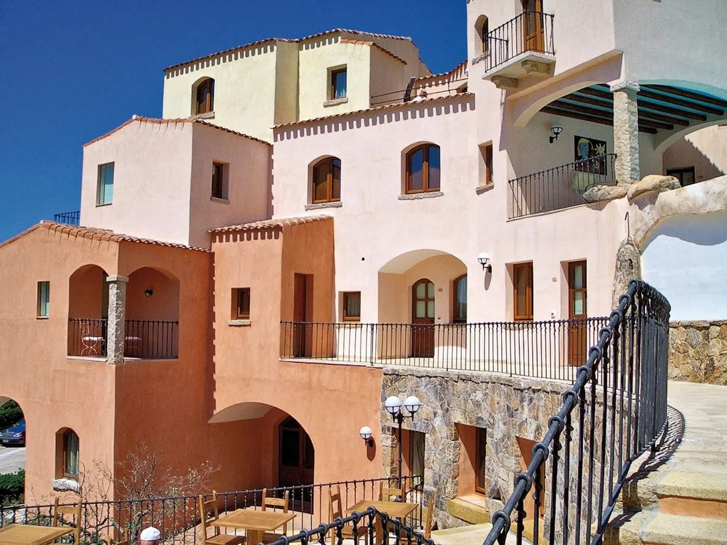 Arathena EXTERIOR