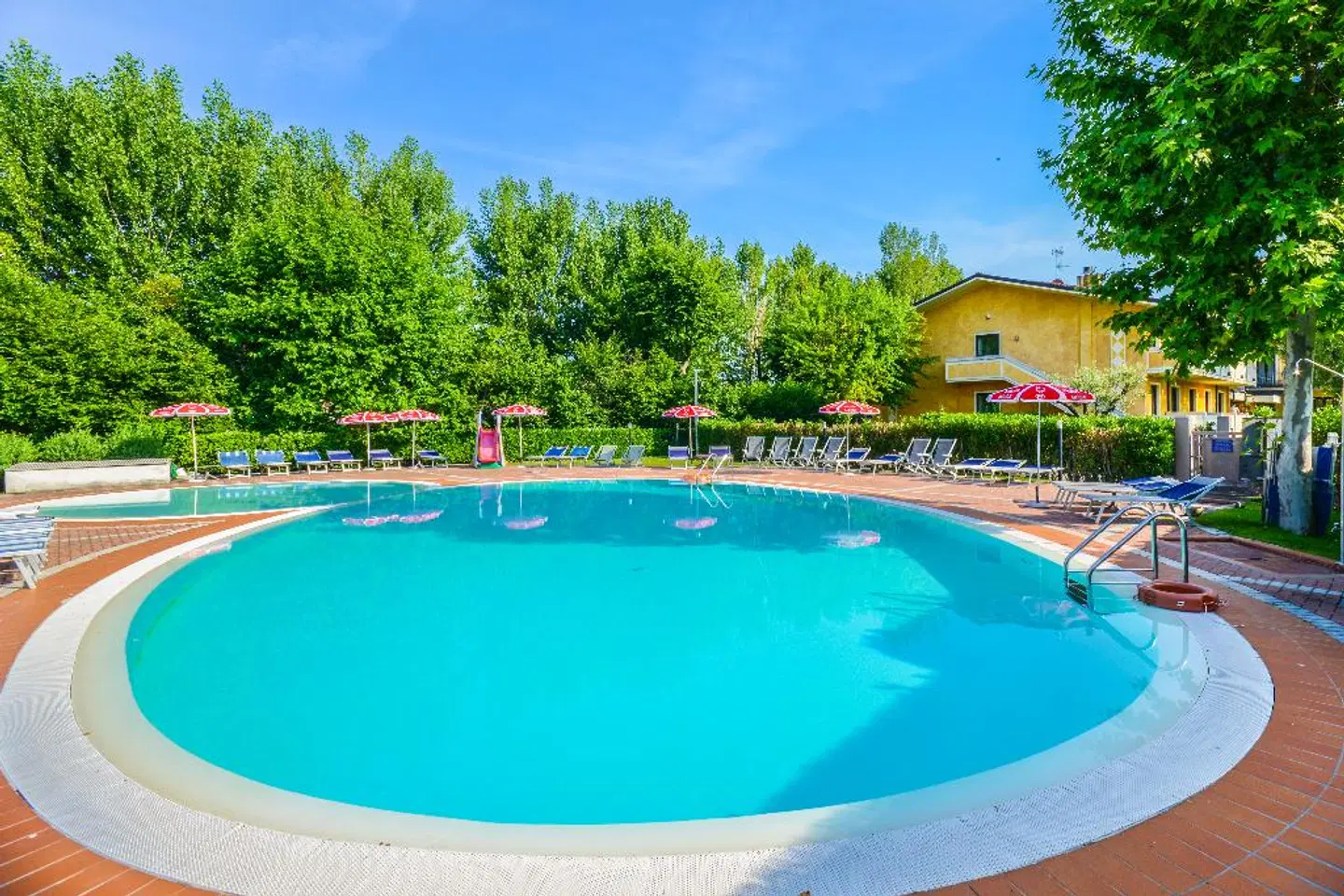 Riel OUTDOOR_POOL