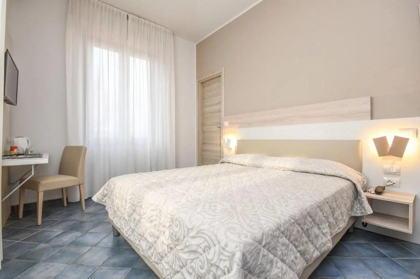 Riel ROOM_EXAMPLE