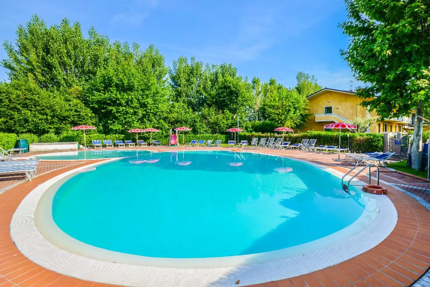 Riel OUTDOOR_POOL