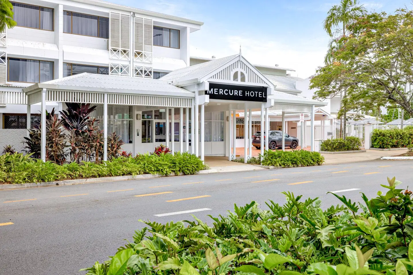 Mercure Cairns EXTERIOR