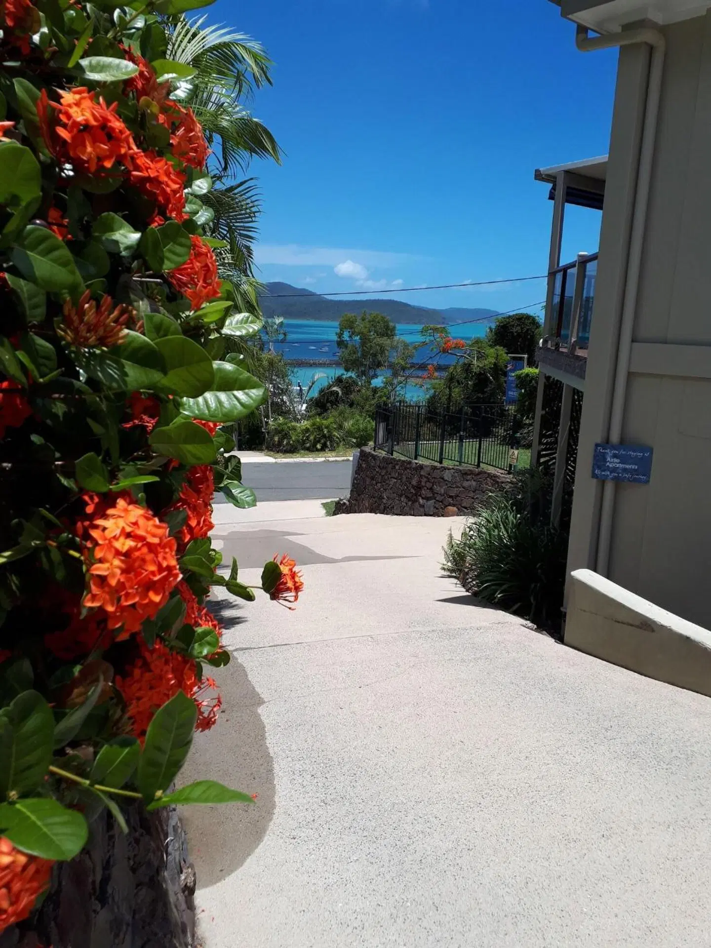 Airlie Apartments EXTERIOR