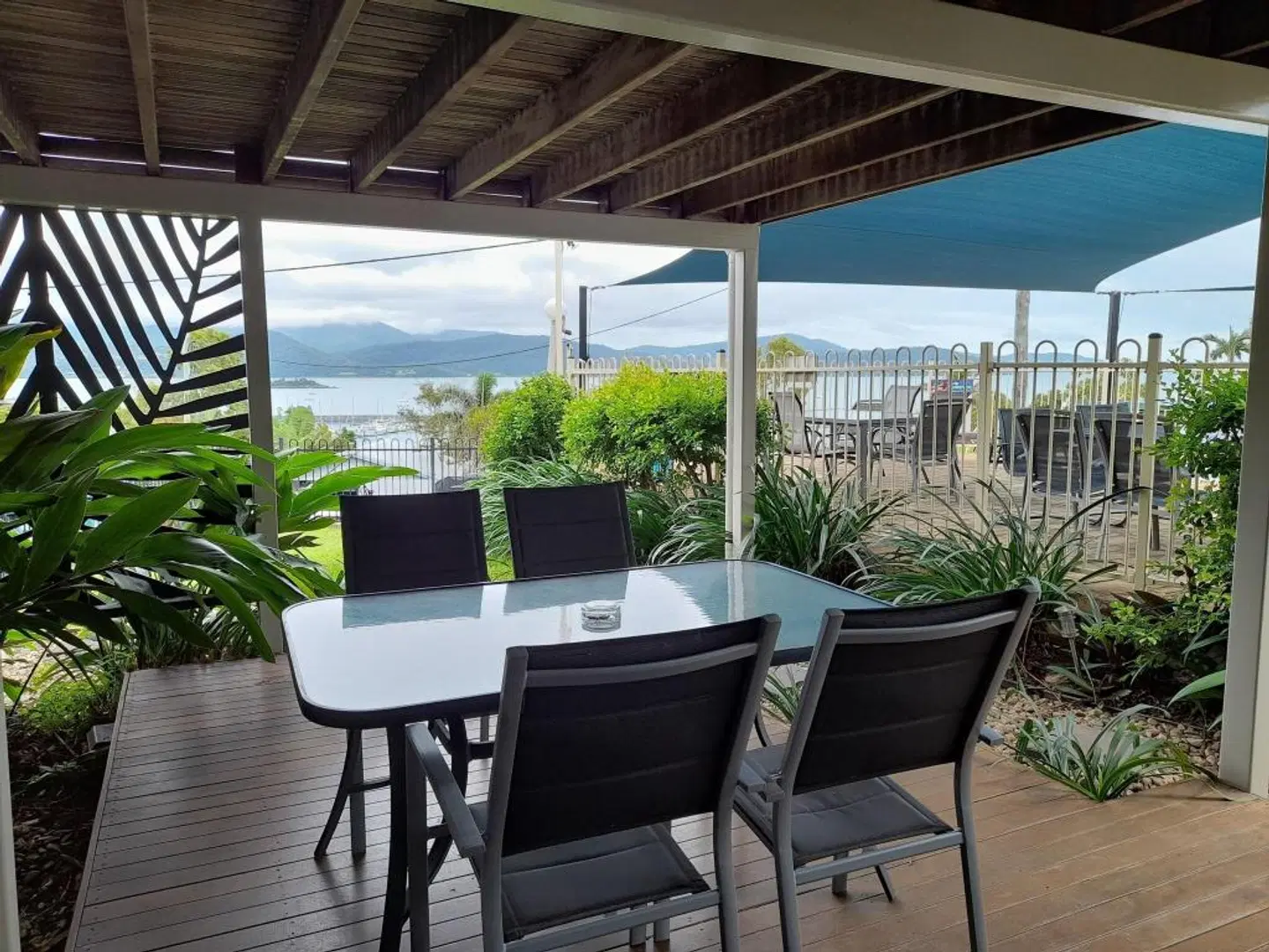 Airlie Apartments Terrasse