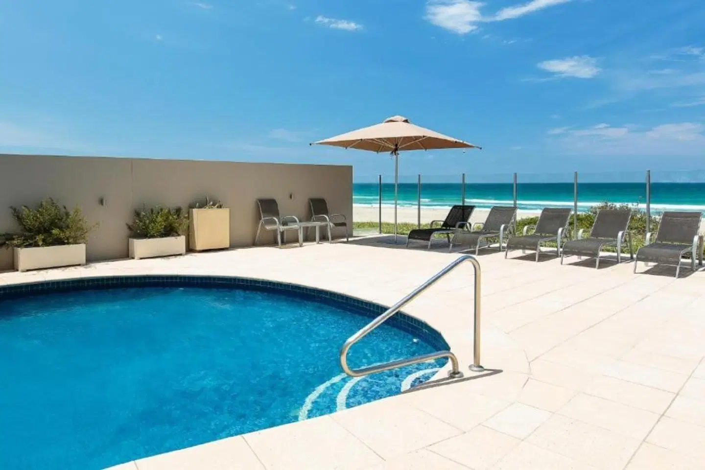Dorchester On The Beach OUTDOOR_POOL