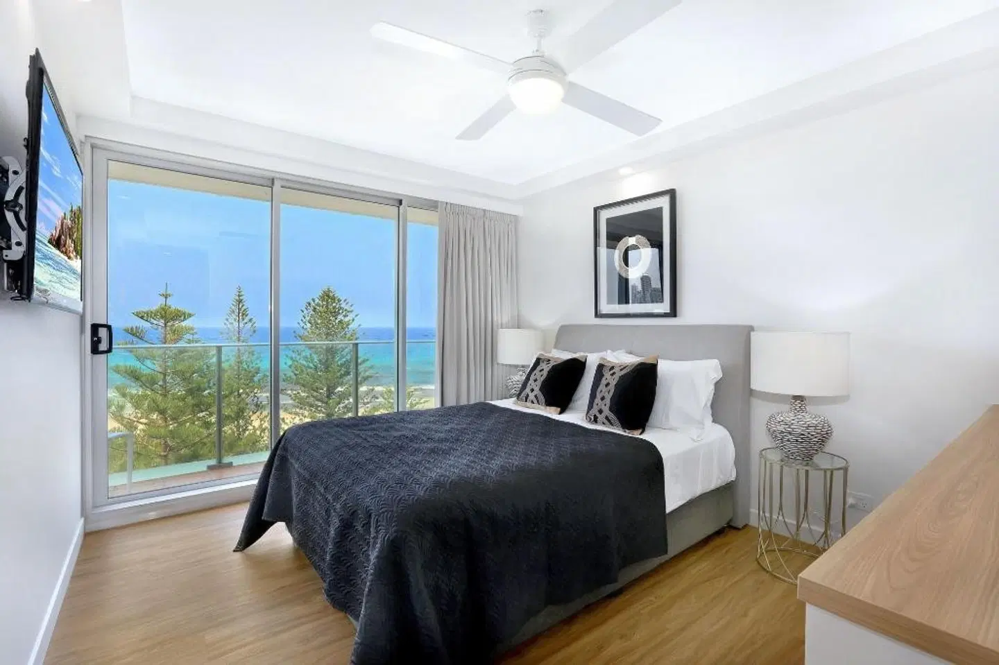 Pacific Regis Apartments ROOM_EXAMPLE