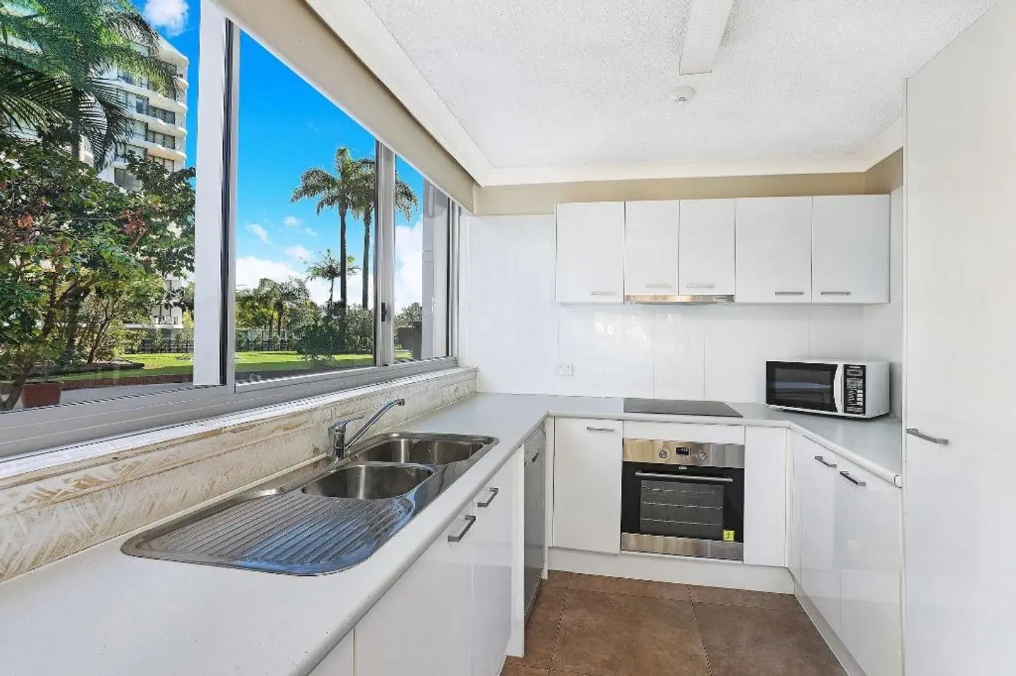 Pacific Regis Apartments ROOM_EXAMPLE