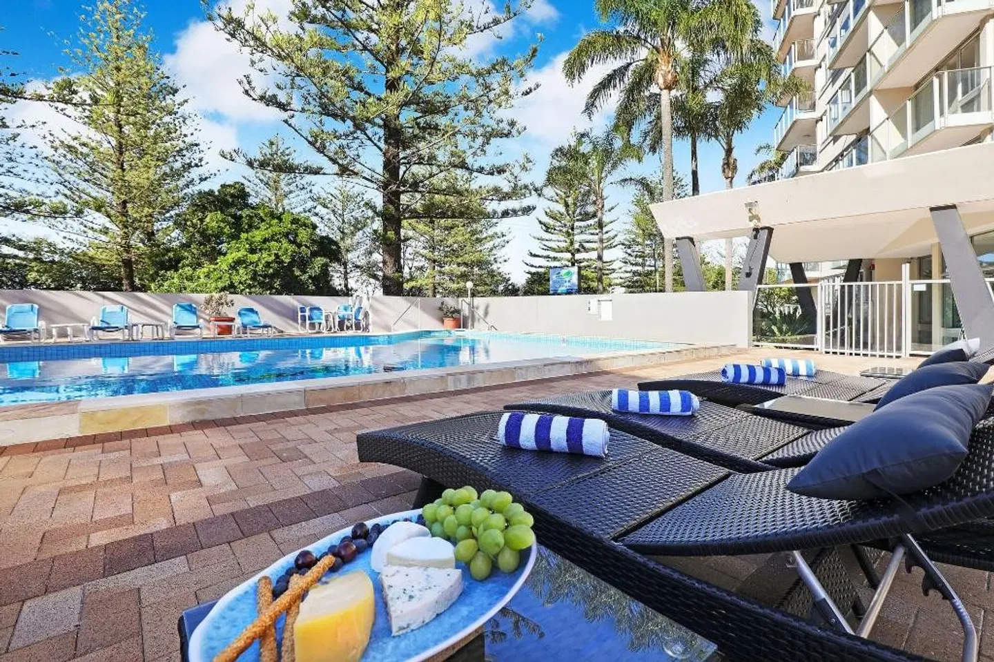 Pacific Regis Apartments OUTDOOR_POOL