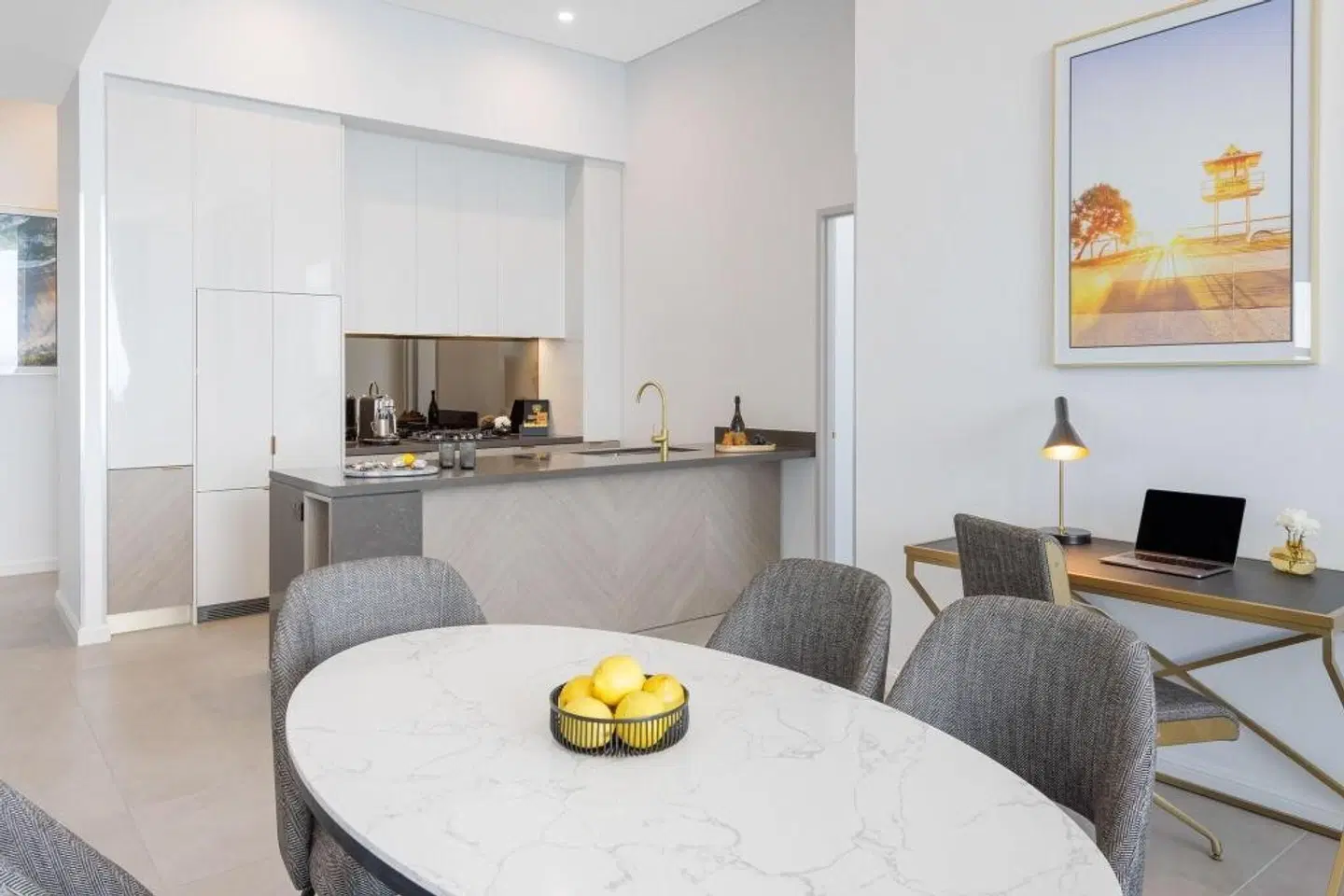 Meriton Suites Surfers Paradise ROOM_EXAMPLE