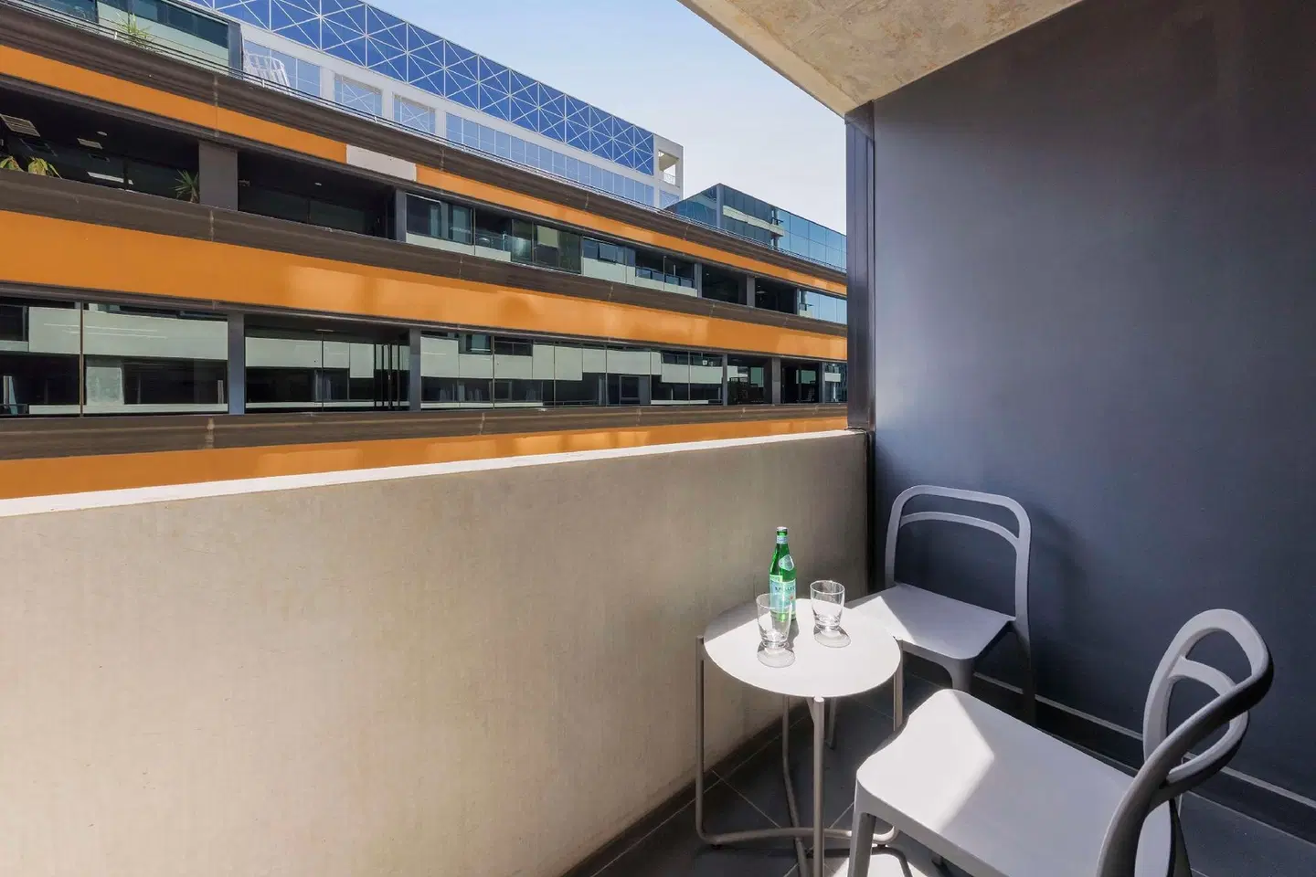 Oaks Melbourne St Kilda Road Hotel Bar