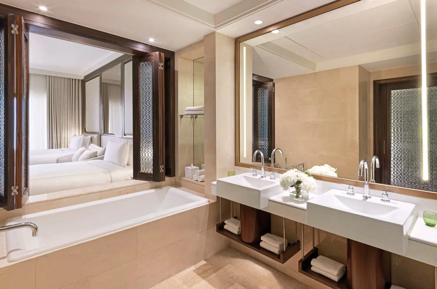 The Ritz-Carlton Abu Dhabi, Grand Canal Badezimmer