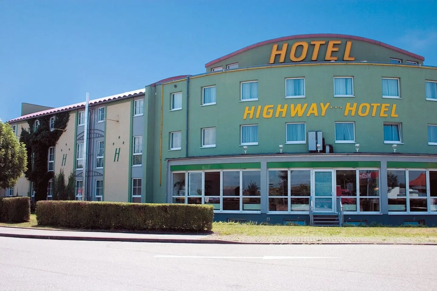 Highway-Hotel EXTERIOR