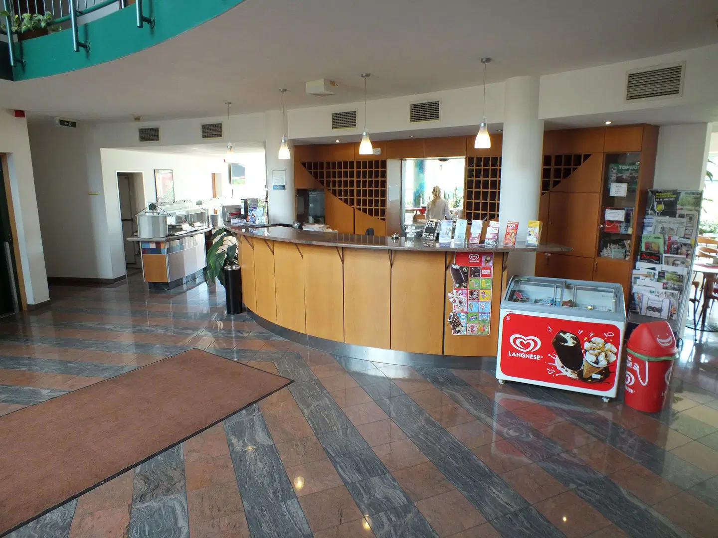 Highway-Hotel LOUNGE_LOBBY