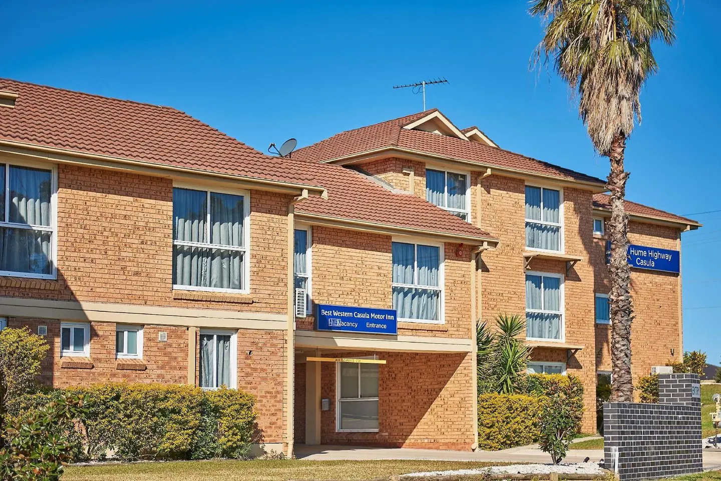 Best Western Casula Motor Inn EXTERIOR