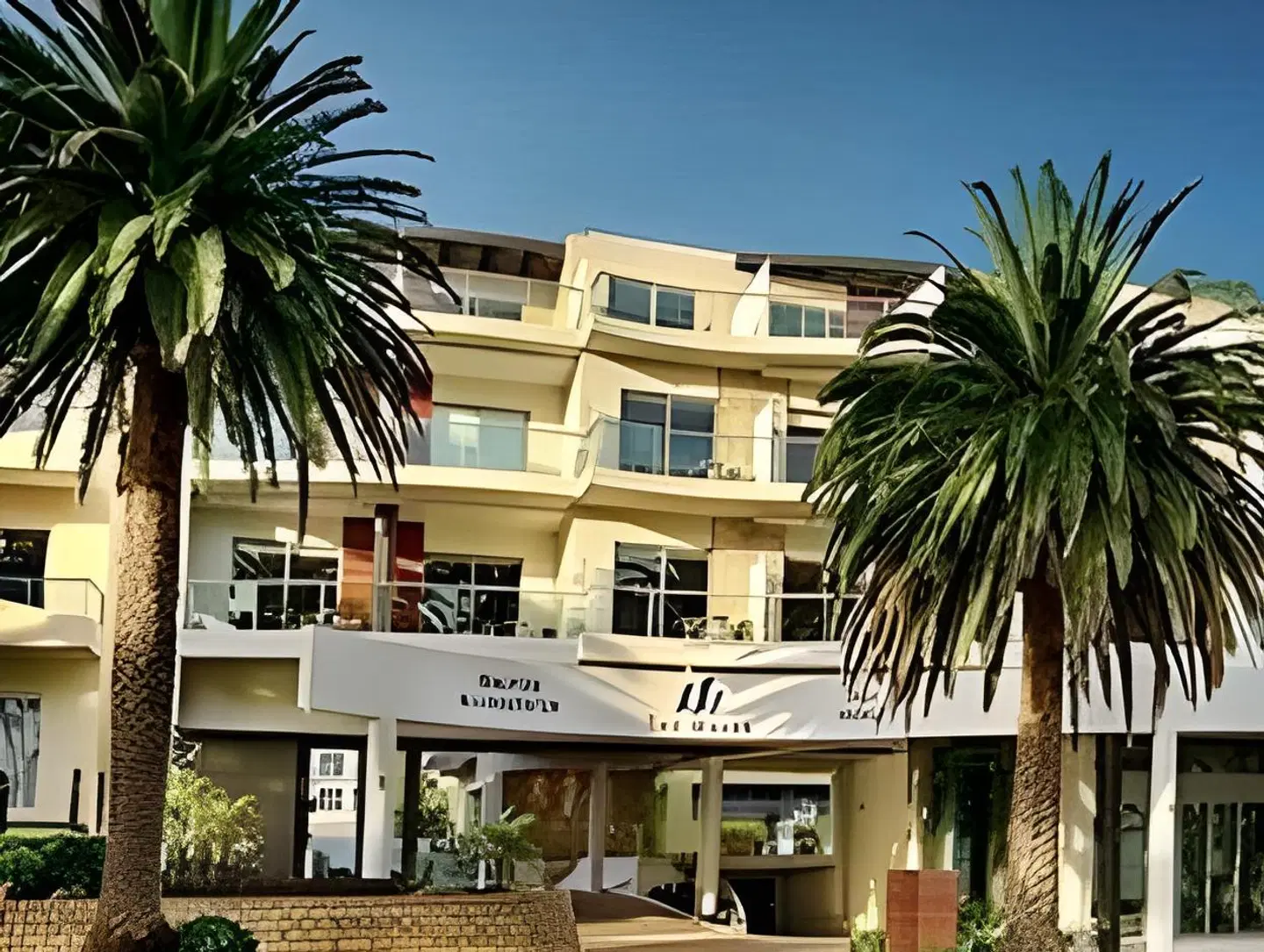 Waves Apartments EXTERIOR