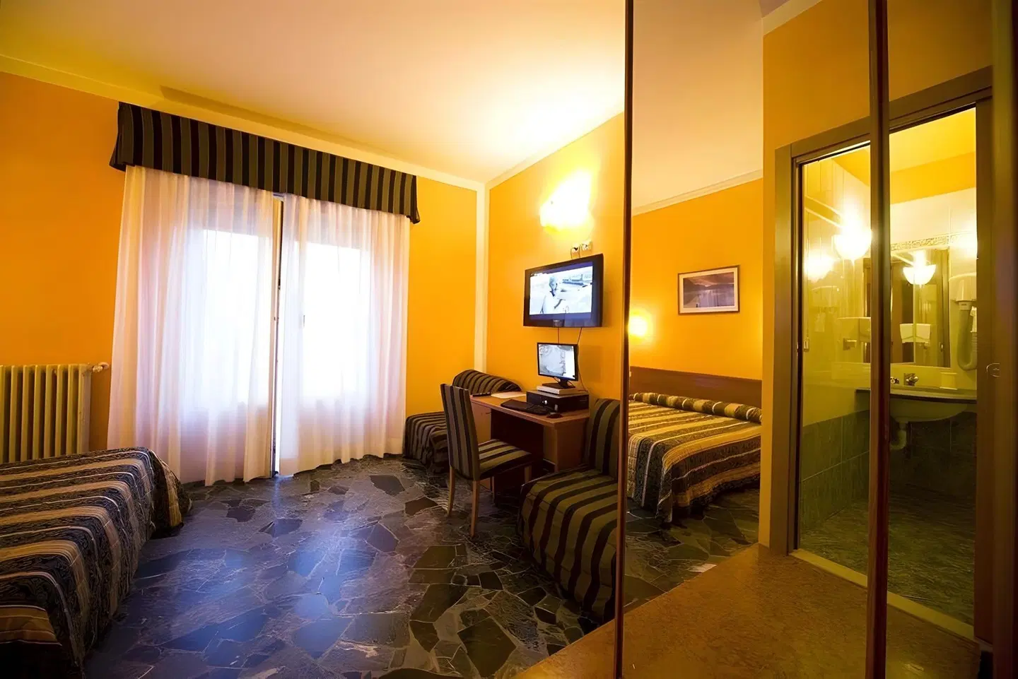 Ester ROOM_EXAMPLE