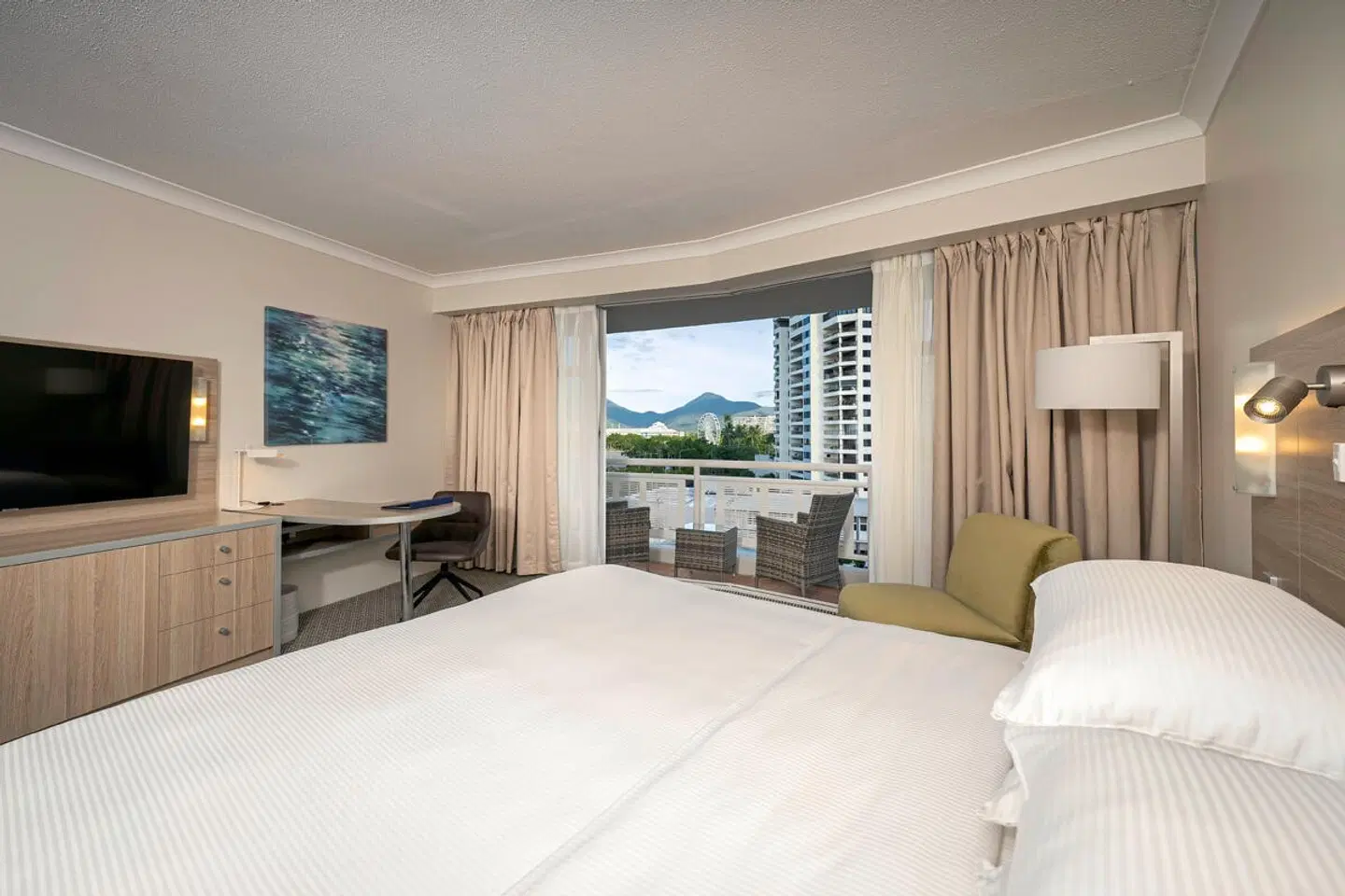 DoubleTree by Hilton Cairns ROOM_EXAMPLE