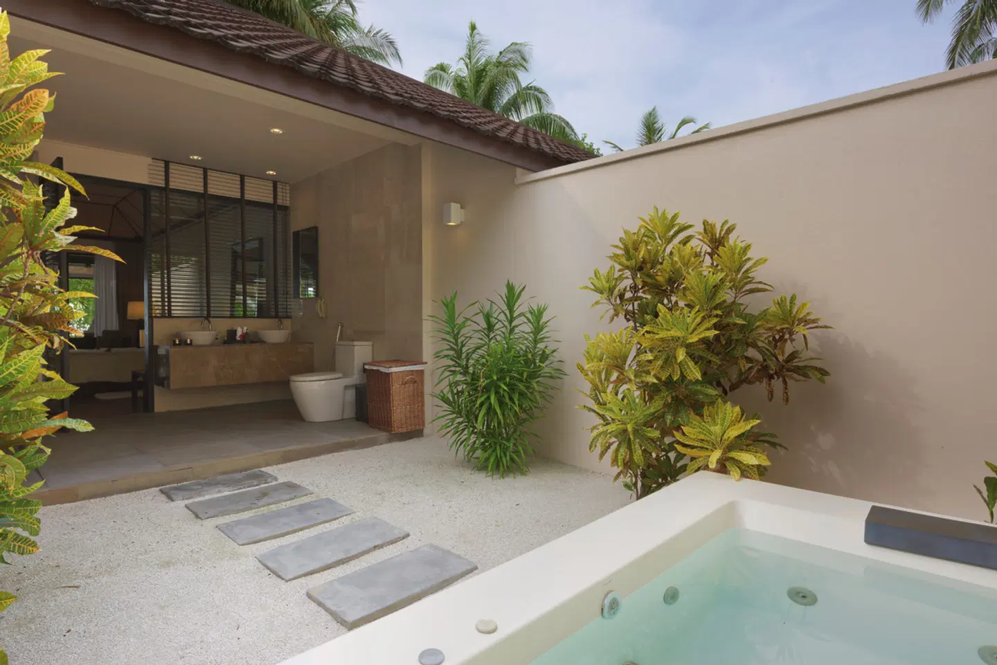 Lily Beach Resort & Spa EXTERIOR