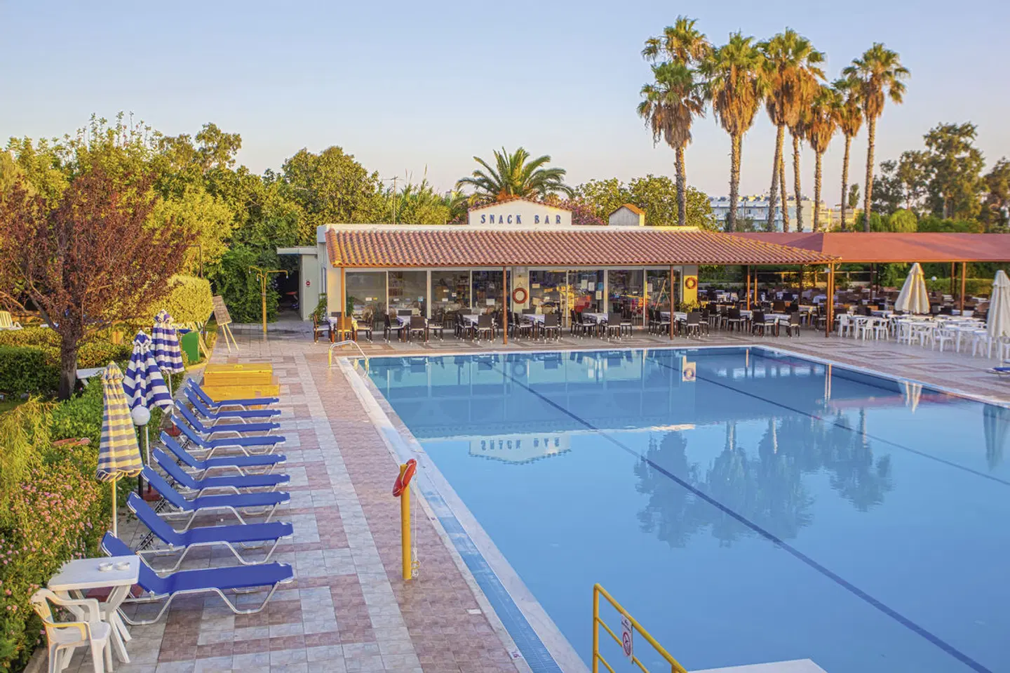 Continental Palace OUTDOOR_POOL