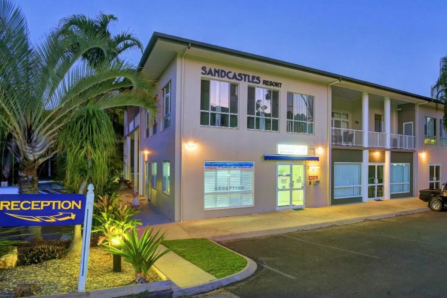 Sandcastles 1770 Motel & Resort EXTERIOR