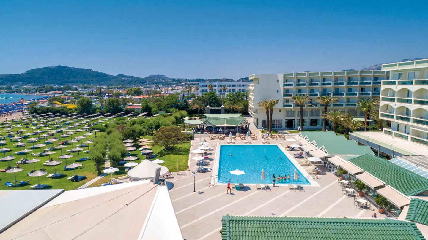Apollo Beach OUTDOOR_POOL