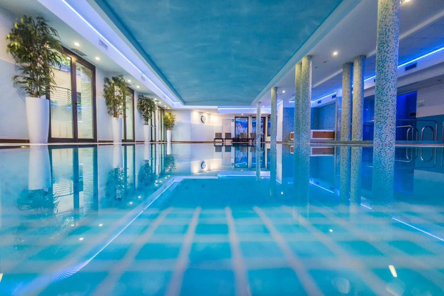 As Hotel Cambiago Hallenbad