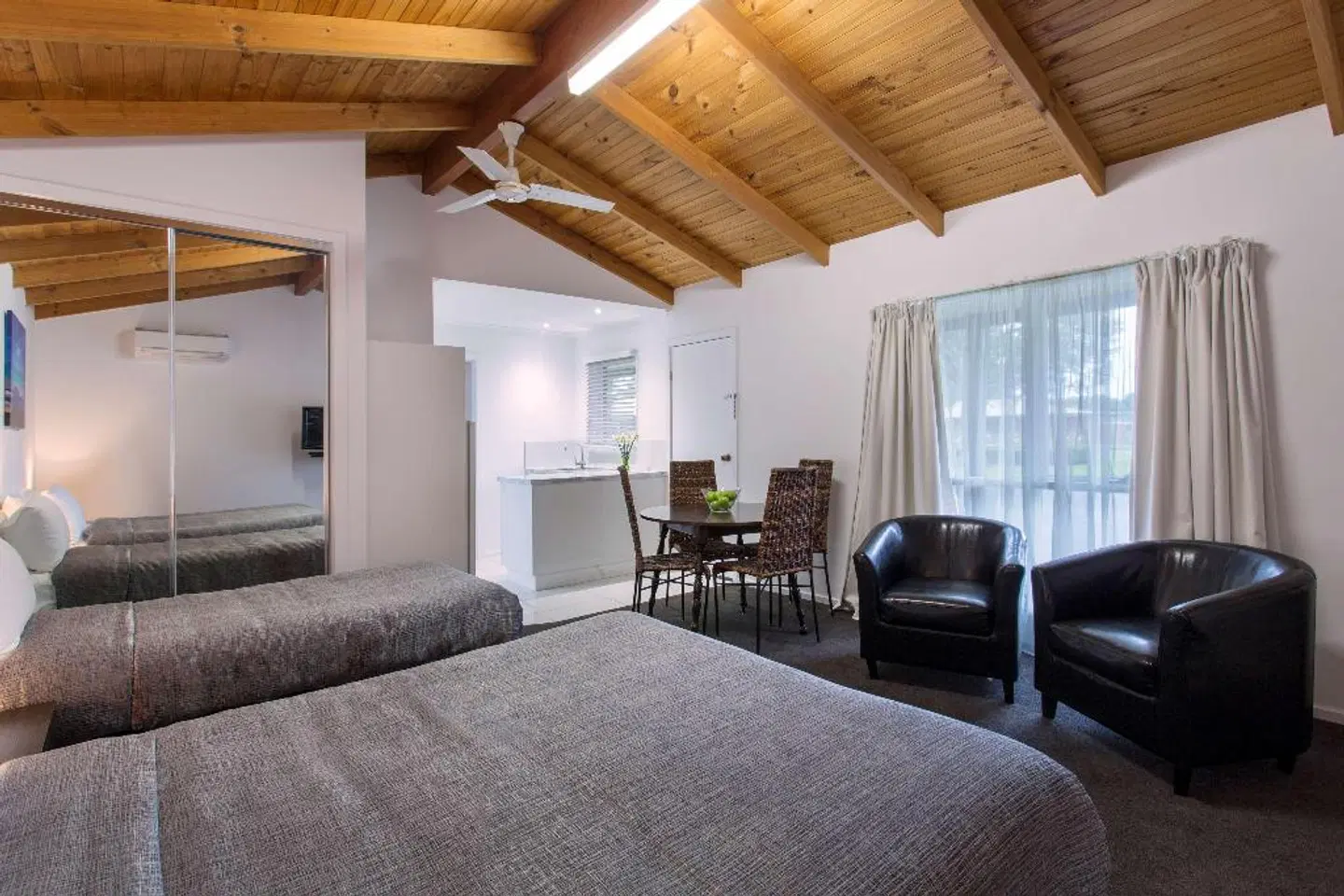 Best Western Colonial Village Motel ROOM_EXAMPLE