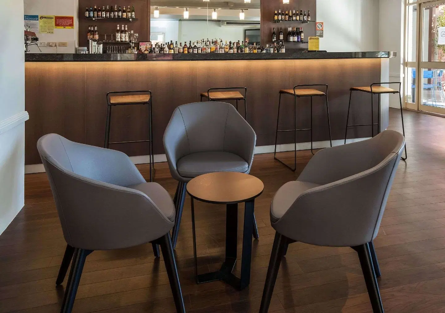 Silkari Urban CKS Sydney Airport Hotel Bar