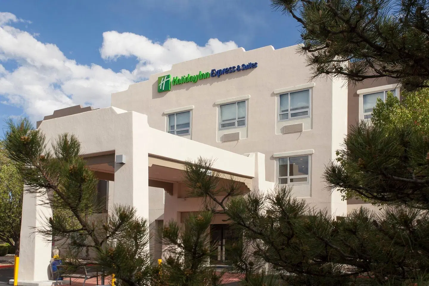 Holiday Inn Express & Suites Santa Fe by IHG EXTERIOR