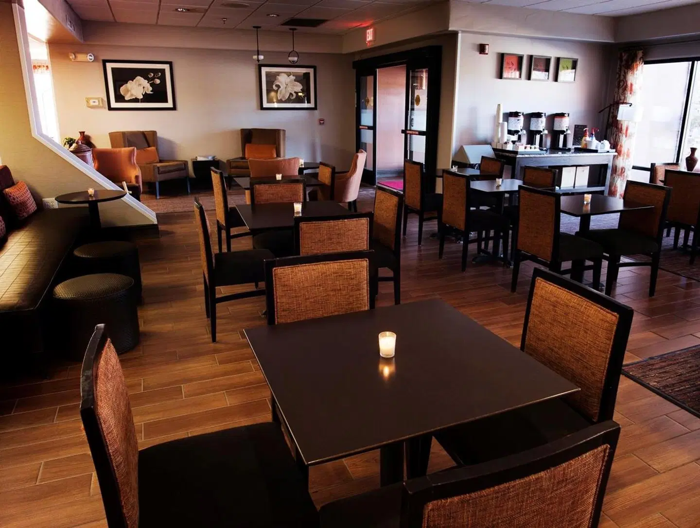 Hampton Inn Taos Bar